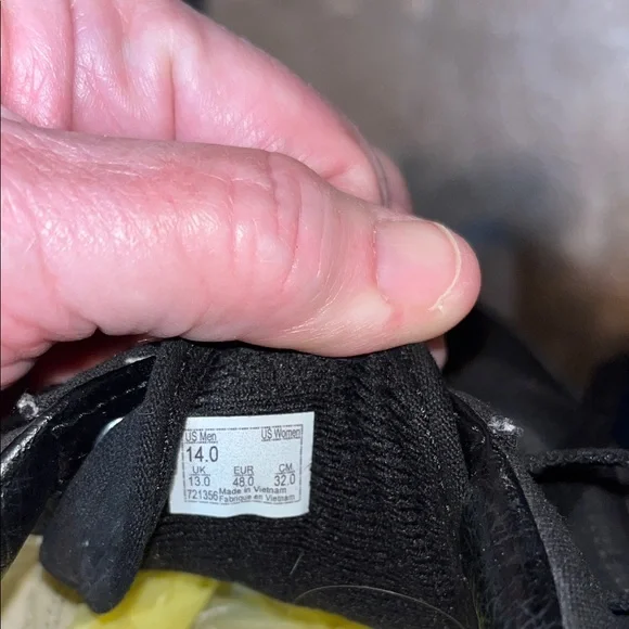 Vans Men's Classic Black Sneakers - Picture 6 of 8